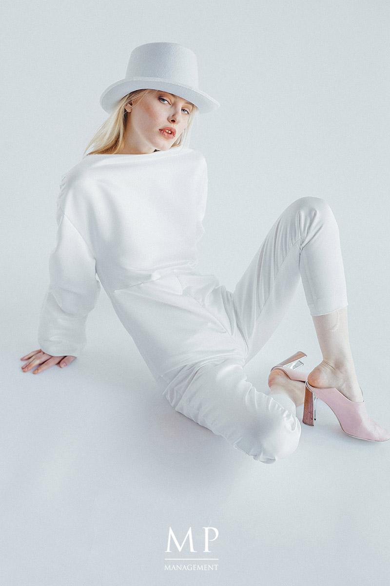 MPMANAGEMENT Model angency shoot by Kipenko.com white fashion beauty